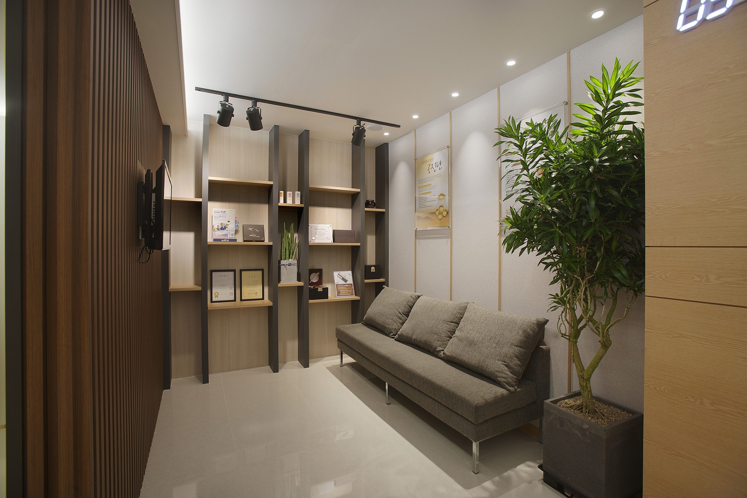 Patient waiting room at Malgeum Korean Medicine Clinic